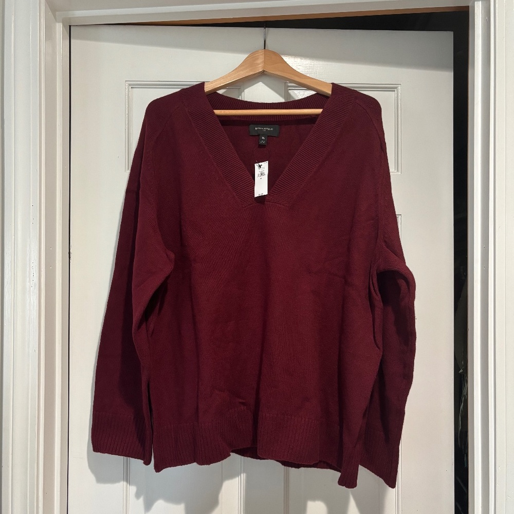 Banana Republic Wool Blend V-Neck Sweater - NWT